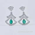 S925 Silver Colgando Pendientes de gota cultivados Emerald Stone